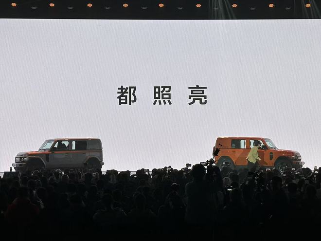 昨晚玩得太嗨苏峻火了｜汽势封面ag九游会登录iCAR V23(图10)