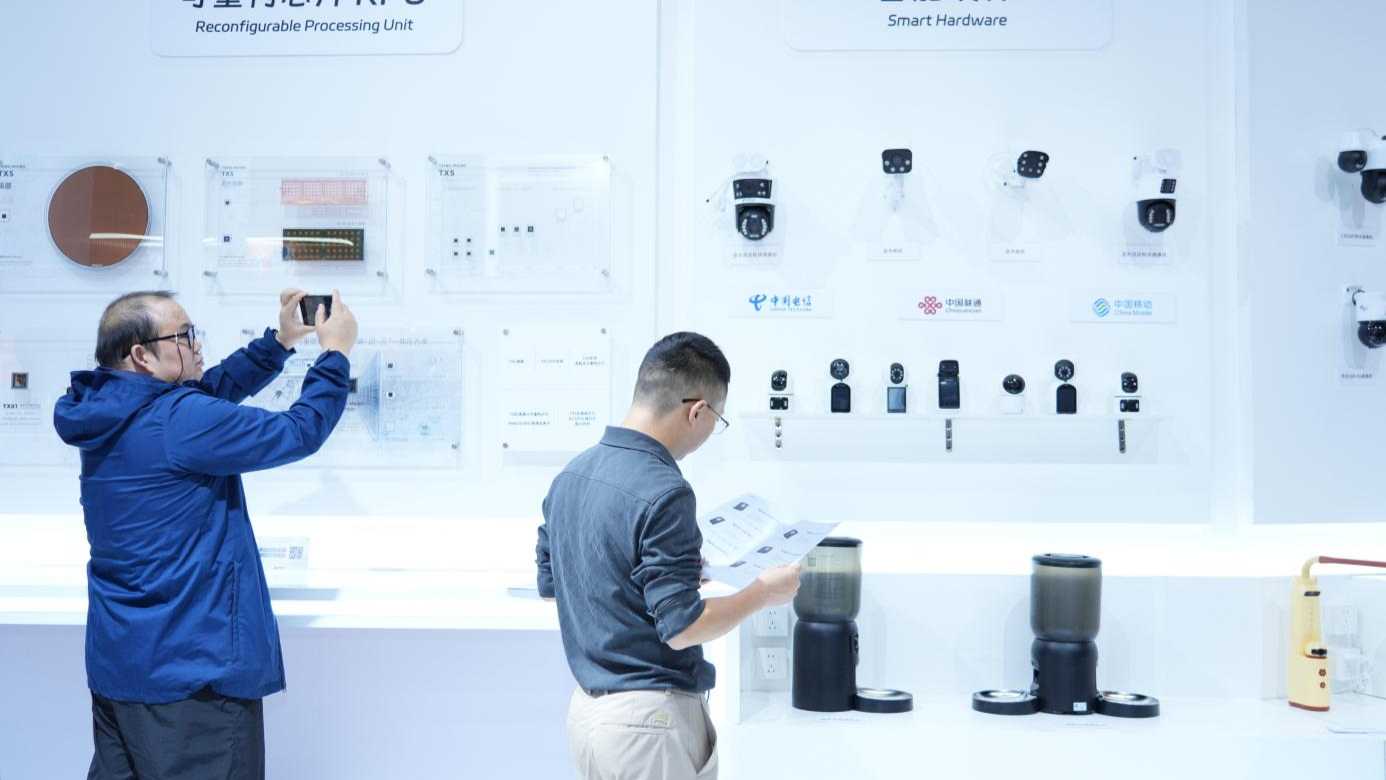 微智能“端云双擎”打造万亿AI基础设施J9国际网站端侧AI 20时代已来！清