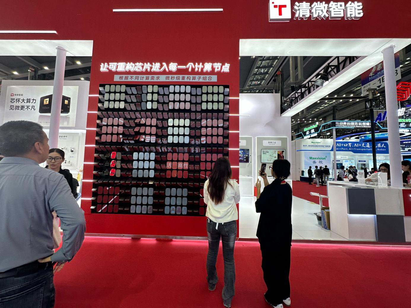 微智能“端云双擎”打造万亿AI基础设施J9国际网站端侧AI 20时代已来！清(图3)